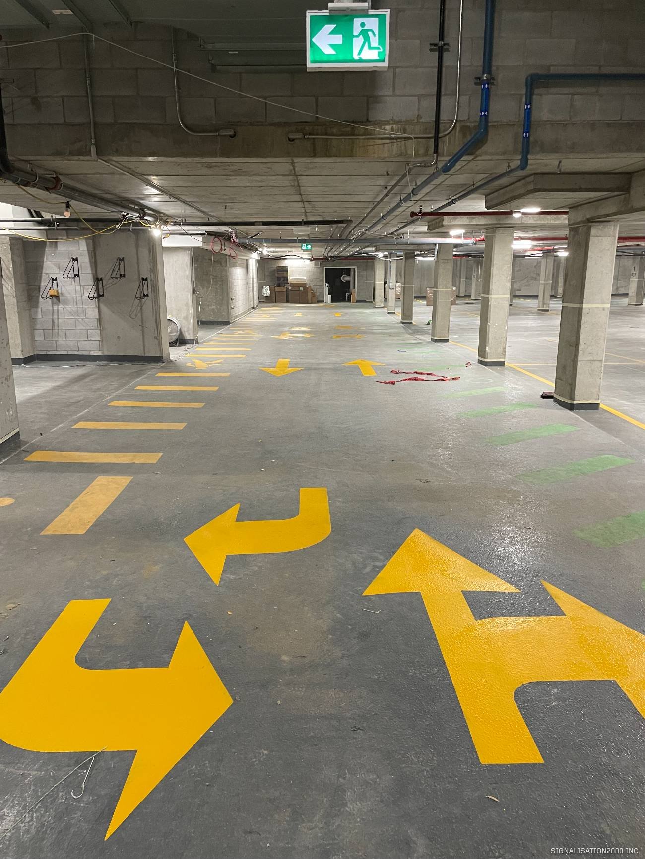 fleches et symboles pour marquage des parkings