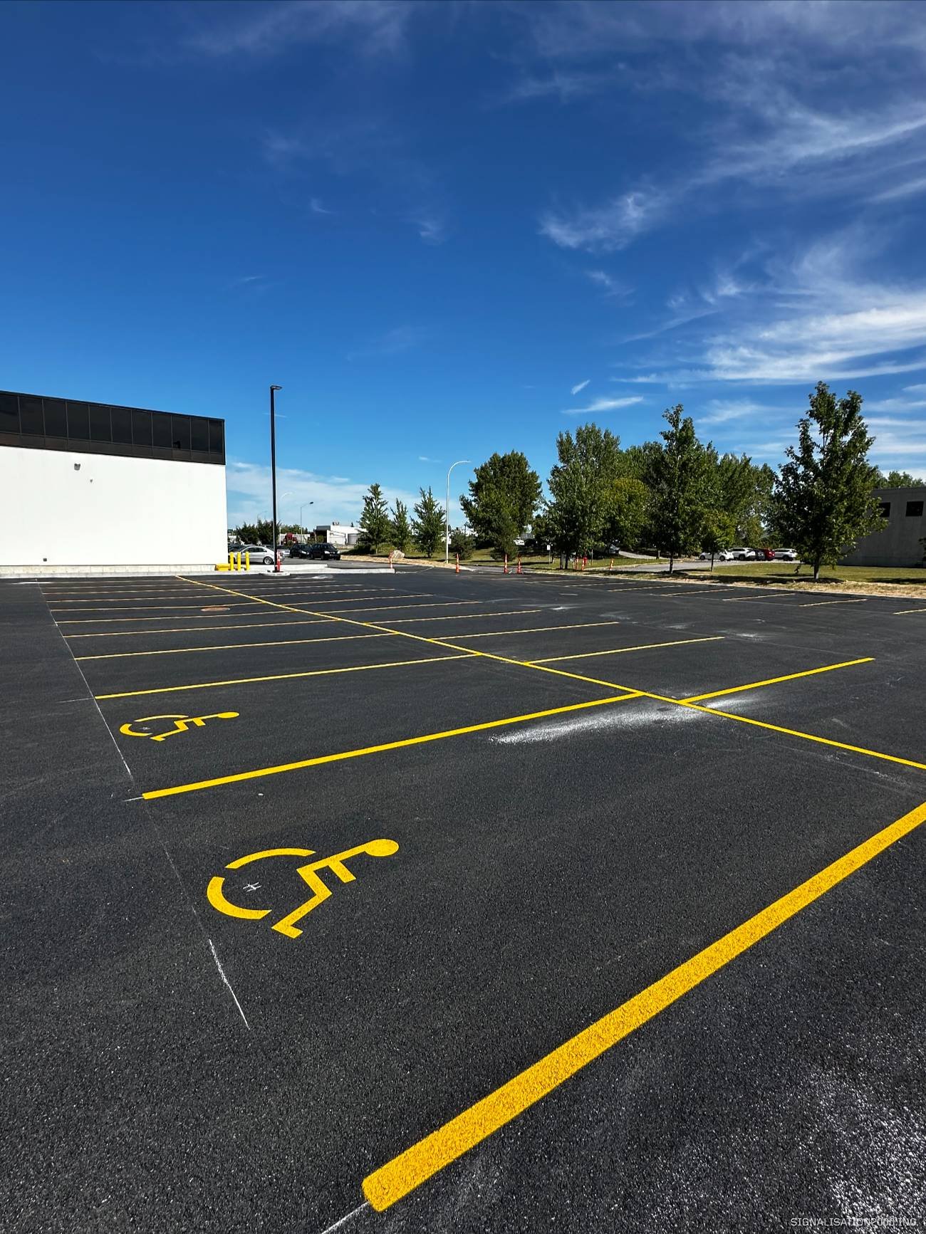 fleches et symboles pour marquage des parkings