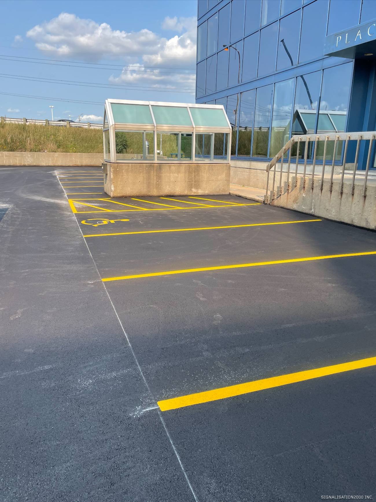 fleches et symboles pour marquage des parkings