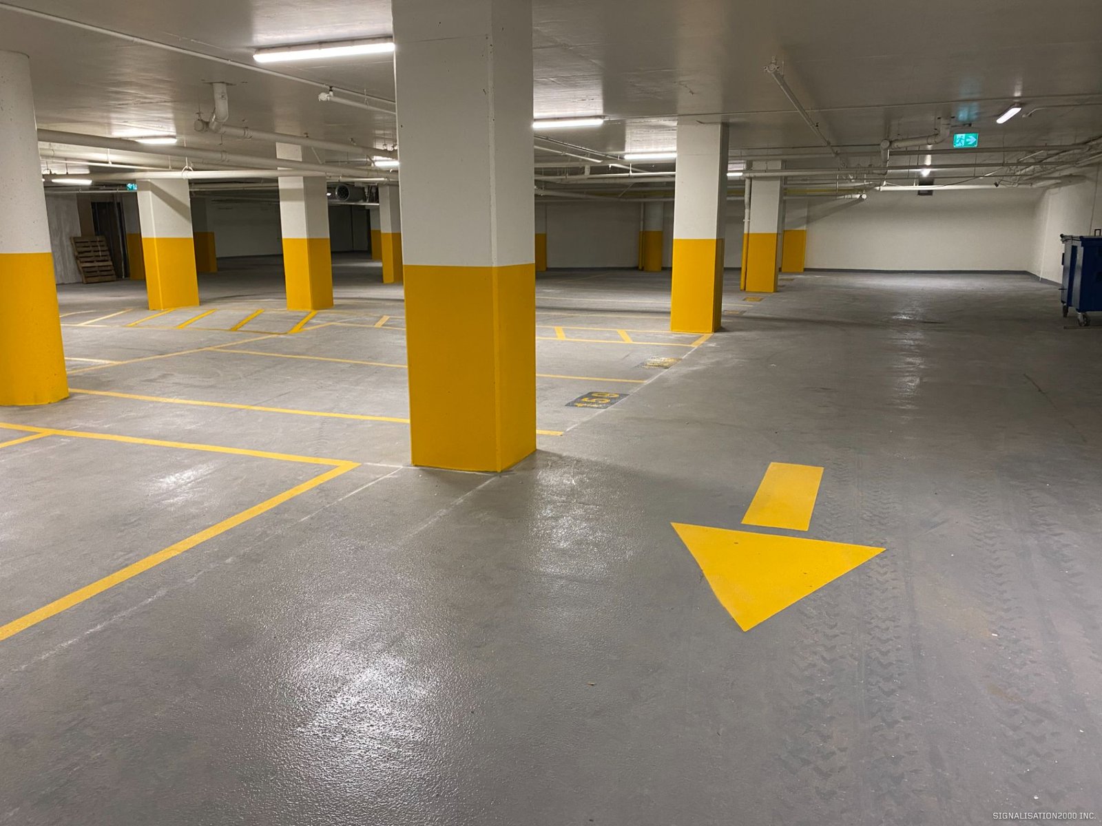 fleches et symboles pour marquage des parkings