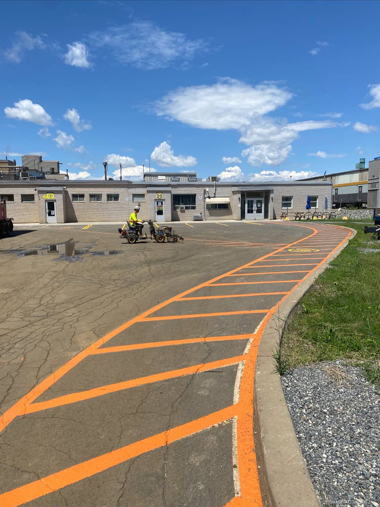 fleches et symboles pour marquage des parkings