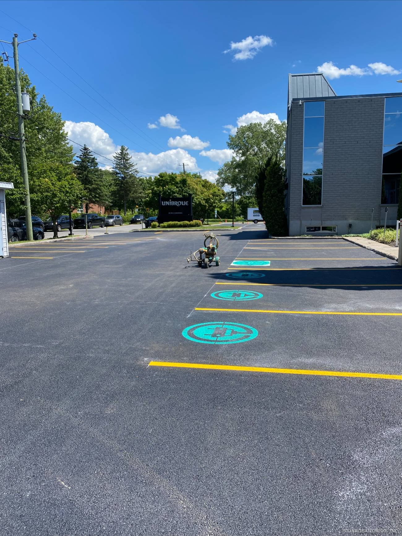 fleches et symboles pour marquage des parkings