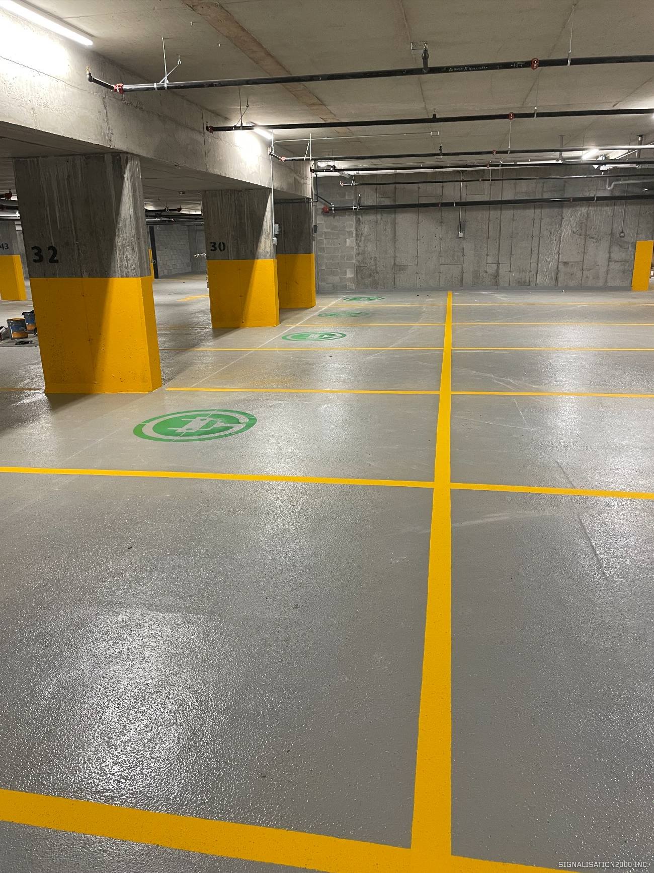 fleches et symboles pour marquage des parkings