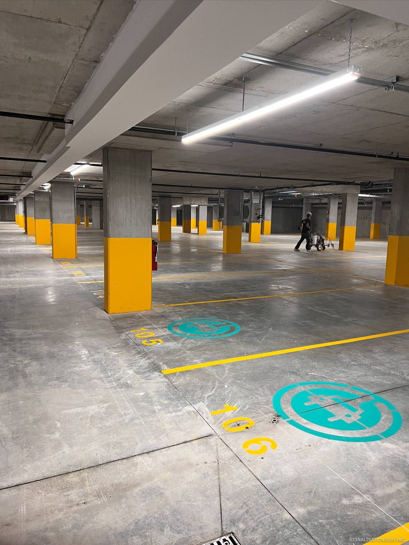 fleches et symboles pour marquage des parkings