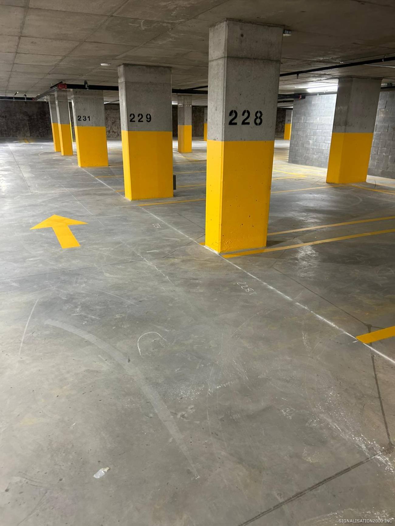 fleches et symboles pour marquage des parkings