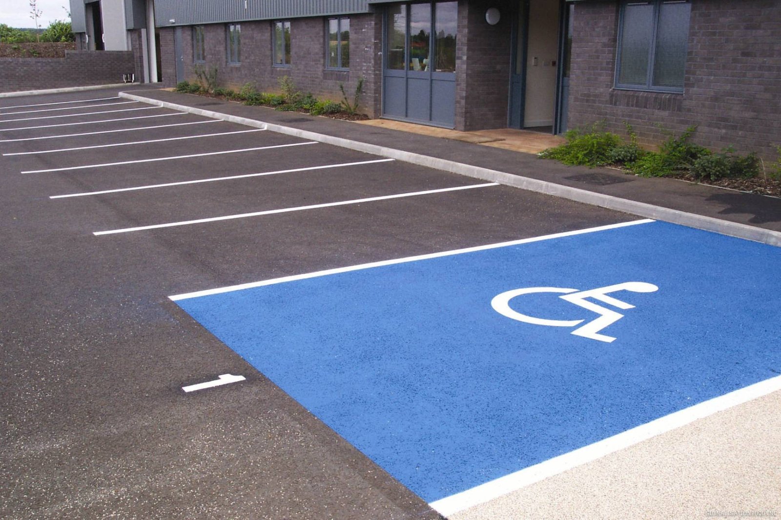 fleches et symboles pour marquage des parkings